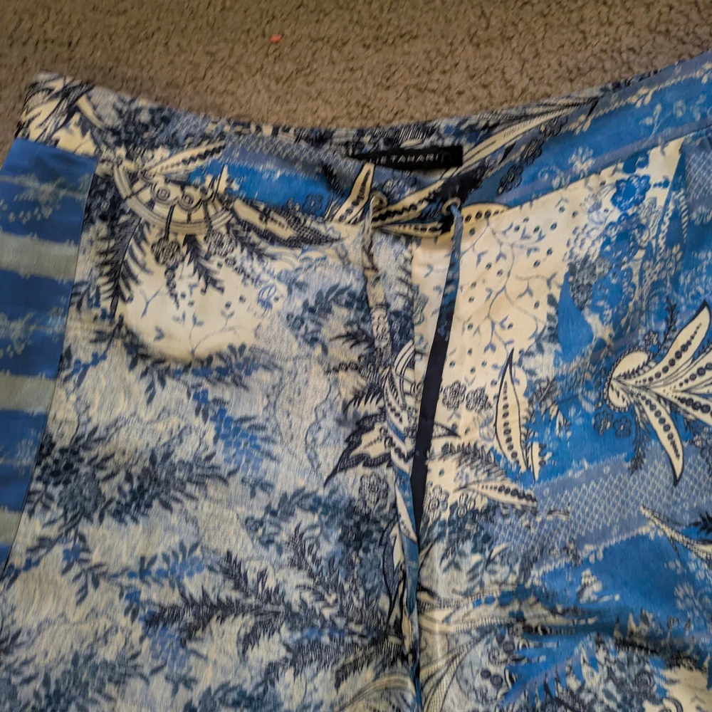 Elie Tahari Blue and Cream Patterned Silk Pants - Picture 3 of 9